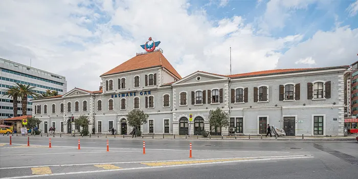 izmir basmane tren garı